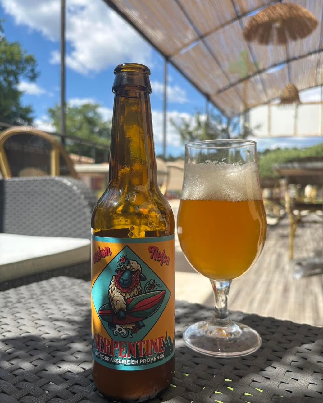 Bière artisanale en terrasse