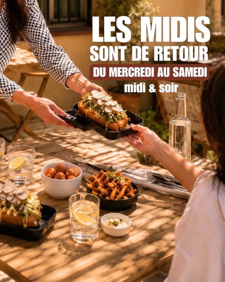 Service du midi en terrasse